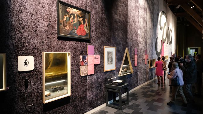 De tentoonstelling 'POES. Hoe de kat de mens vangt' toont in 9 thema's waar de wereldwijde bewondering voor deze eigenzinnige dieren vandaan komt.