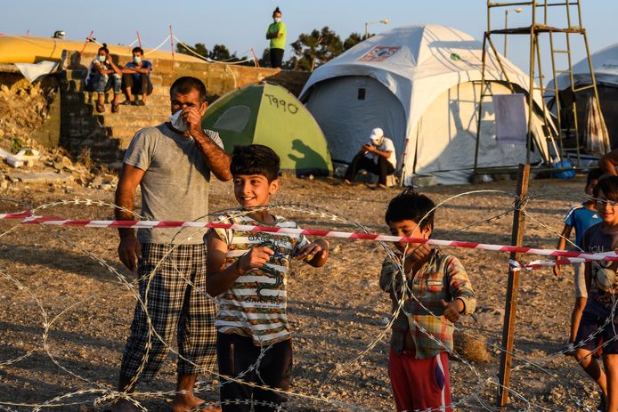 Vluchtelingen in kamp Kara Tepe op Lesbos in 2020.