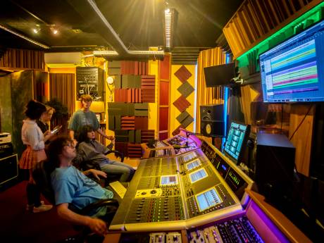 De studio van Popcentrale komt naar je toe in een busje of camper: ‘Zelf muziek maken voor op TikTok’