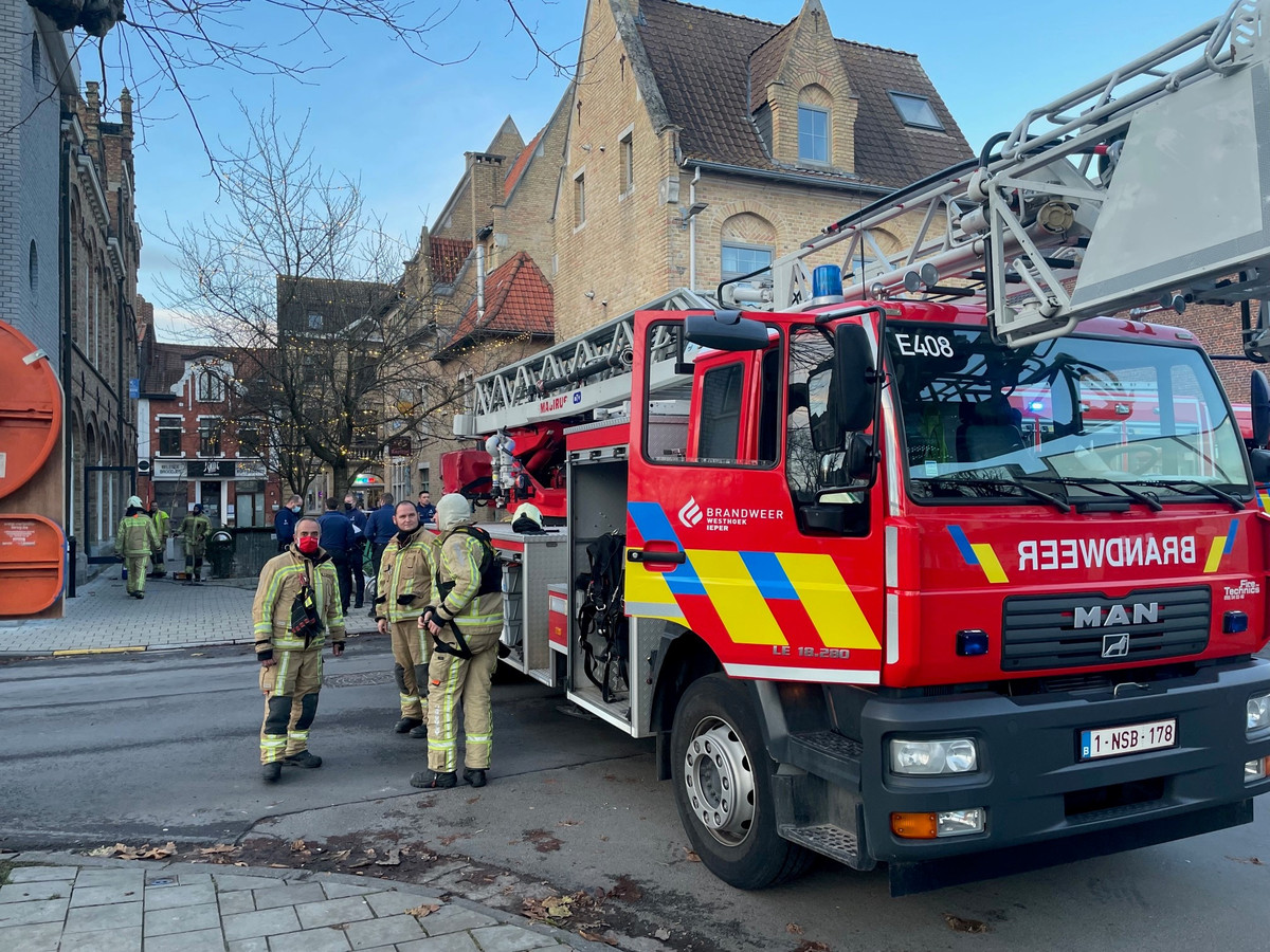De brandweer van de zone Westhoek rukte uit naar de hoek van de Vooruitgang- en Sint-Sebastiaanstraat.