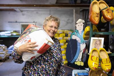 Na vijf generaties gaat de stekker eruit: Anne-Marie (60) stopt, maar haar winkeltje wordt overgeno­