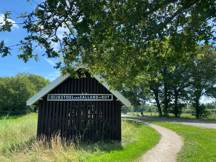 Fietsen met Truus in de omgeving van Dalfsen, Zwolle en Hattem. Hier zien we de Dijkstoel van Salland, 5e Rot.