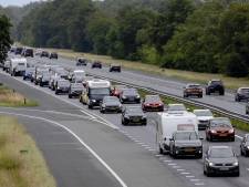 File op A50 tussen Arnhem en Oss door kapotte vrachtwagen