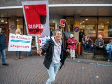 Woede en tranen bij Amersfoortse huurders omdat woningen plat moeten: ‘Alliantie heeft gelogen’