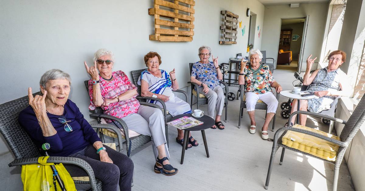 Жители дома престарелых в Остенде наблюдают за строительством концерта Ramstein на заднем дворе: «Я никогда о них раньше не слышал, но обязательно послушаю со своего балкона» |  Брюгге