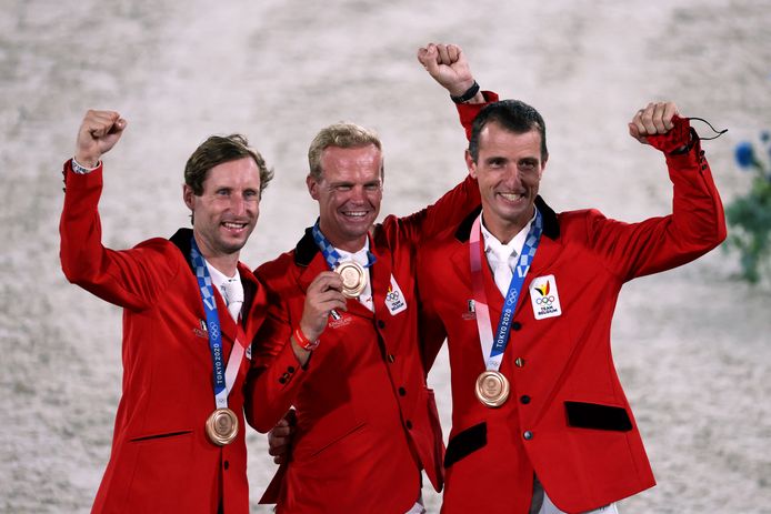 Pieter Devos, Jerome Guery en Gregory Wathelet met hun bronzen medaille in Tokio 2021.