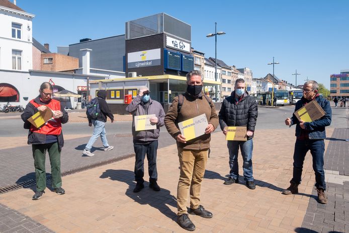 Actie van PVDA Mechelen en busreizigers tegen het verdwijnen van bushaltes