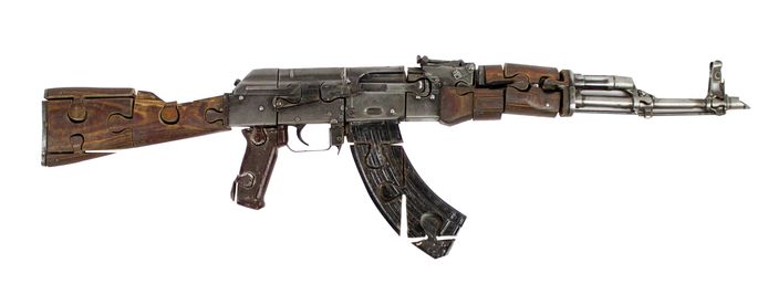 Foto ter illustratie. Een Bosschenaar beweert thuis te zijn bedreigd door een familielid met een Kalashnikov. Volgens advocaat Van Alkemade is dat onzin.