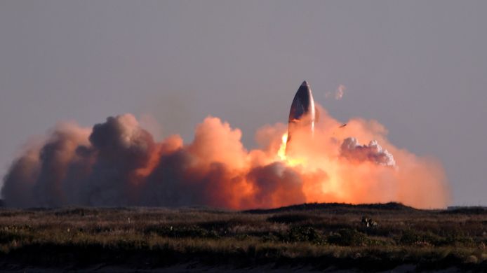 Een SpaceX Starship explodeert bij de landing na een testvlucht.