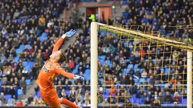 Reiziger krijgt kans in doel Vitesse tegen Twente: ‘Ik zag Kjell uitkomen en had de jas al uit’