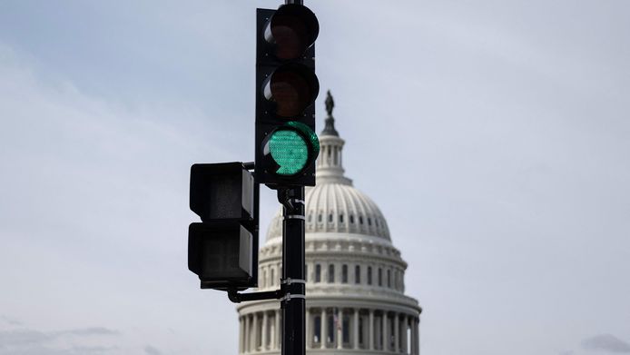 Het Capitool in Washington, waar senatoren vrijdag een race tegen de klok voerden om een omvangrijk uitgavenpakket goed te keuren.