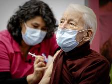 GGD waarschuwt voor oplichters die ouderen thuis willen vaccineren