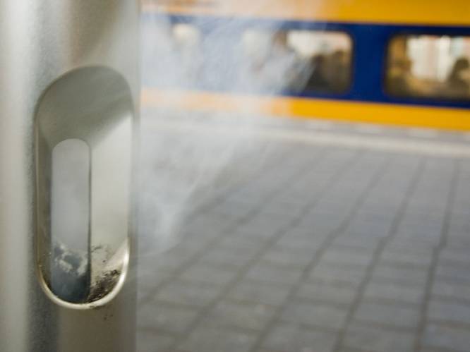ProRail wil binnen twee jaar volledig rookvrije stations
