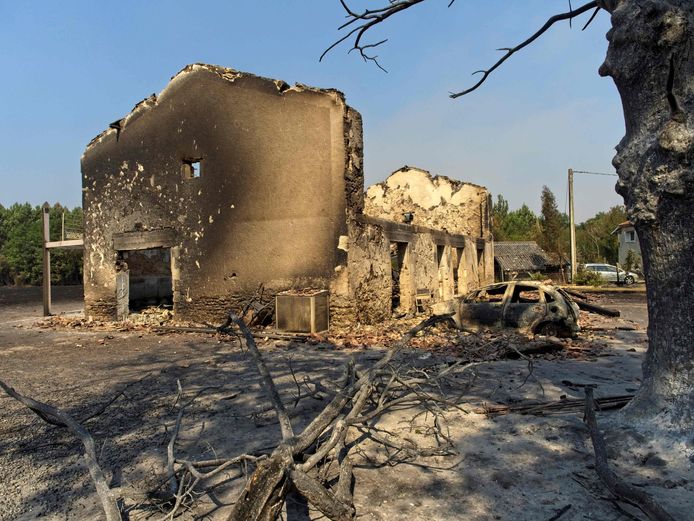 Une maison détruite par les flammes à Belin-Beliet, près d'Hostens.