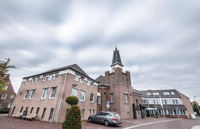 Het gemeentehuis van Mook.