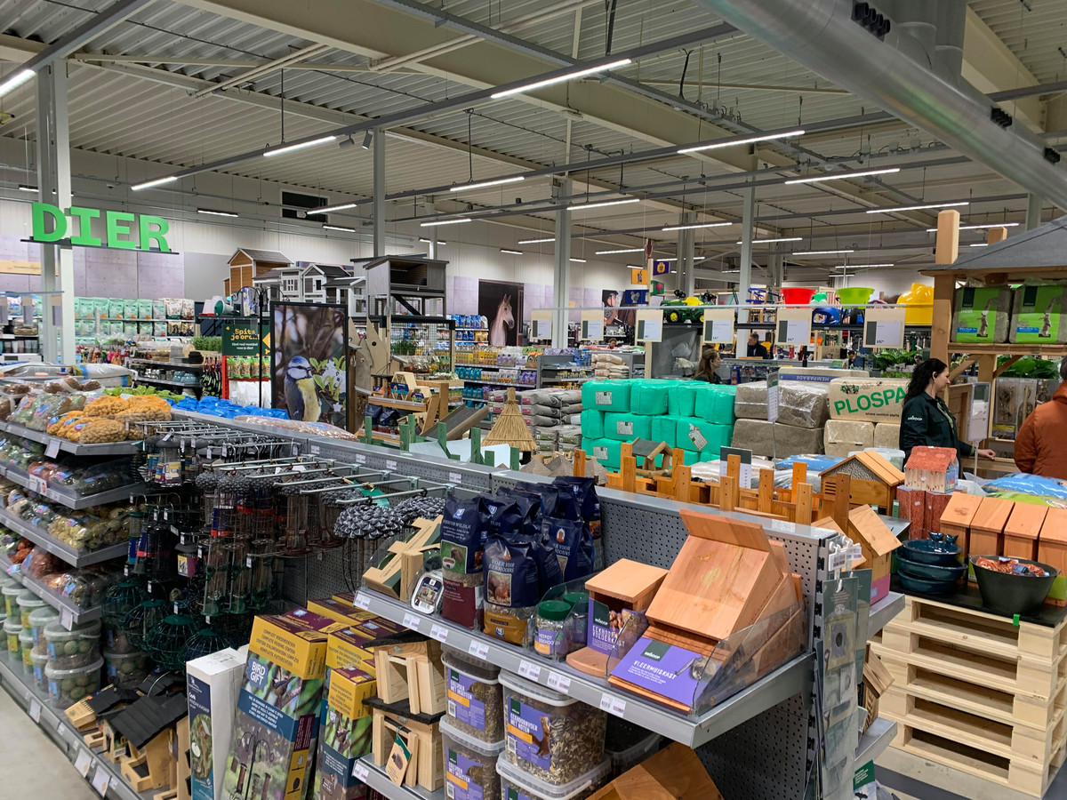 Winkels bouwen en verbouwen in Zaltbommel 300 vierkante meter erbij voor Welkoop Foto bd.nl