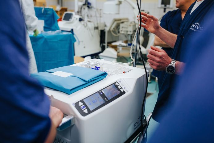 Een nieuwe machine biedt de mogelijkheid om het donorhart langer buiten een lichaam te bewaren.