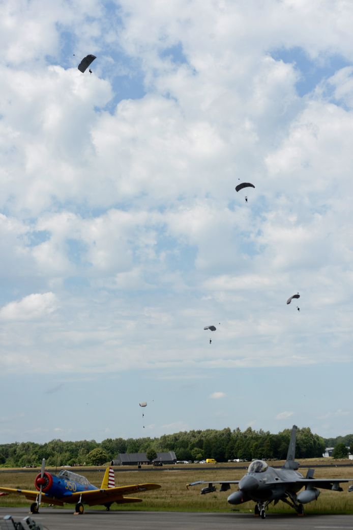 Dit was de eerste dag van de Luchtmachtdagen in Volkel Luchtmachtdagen in Volkel bndestem.nl