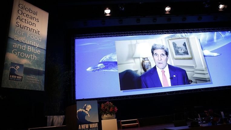 Minister John Kerry van Buitenlandse Zaken spreekt via een video in het World Forum tijdens de oceanentop. Beeld anp