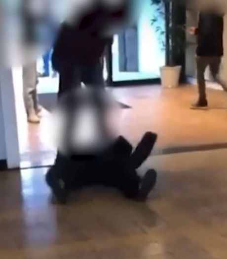 La vidéo d’un prof mettant un élève au sol devient virale, des élèves prennent sa défense