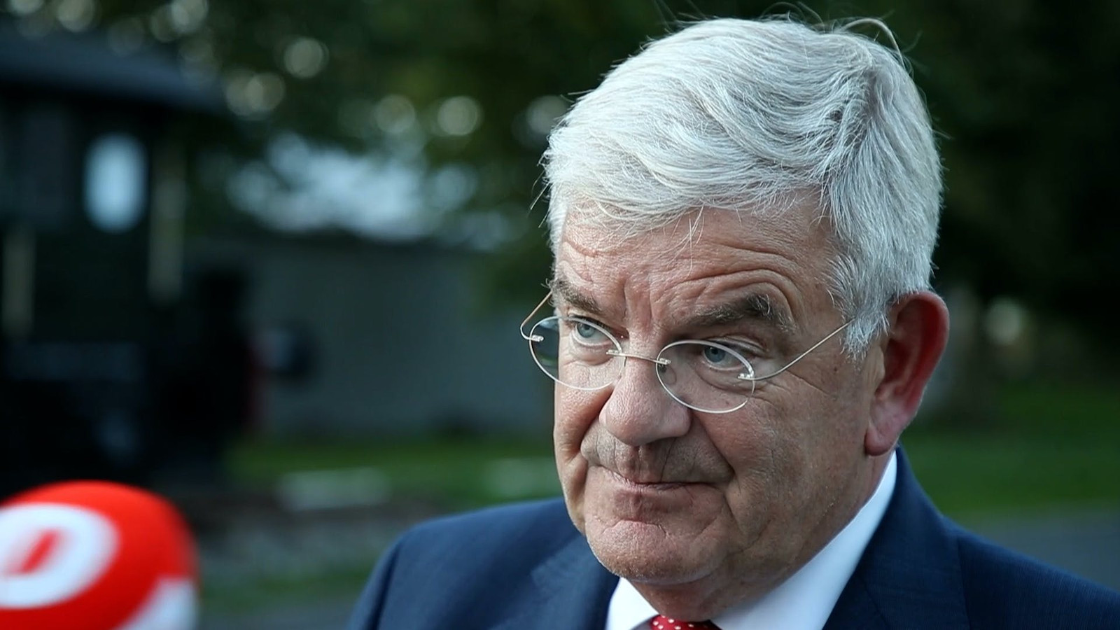 Haagse burgemeester Jan van Zanen ‘Het is niet anders, we doen het om