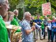 Actievoerders stappen demonstratief gesloten Kroondomein bij Apeldoorn in