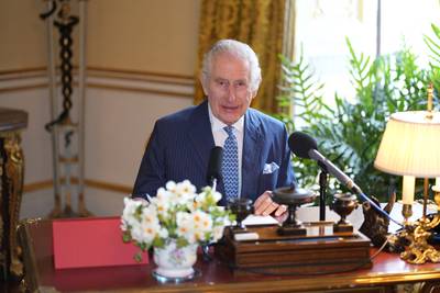 Koning Charles spreekt volk voor het eerst toe na prinses Kates kankerdiagnose: “Reik mensen in nood de hand”