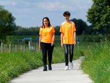 Noé (13) loopt met zijn moeder de Alternatieve Vierdaagse voor zijn opa én het goede doel