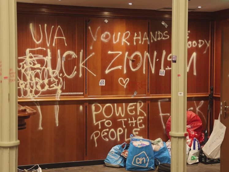 Pand Universiteit van Amsterdam vernield tijdens Gazaprotest