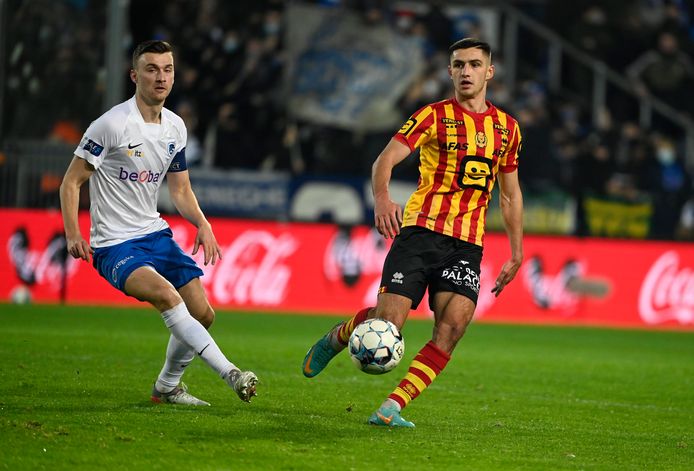 Bryan Heynen van KRC Genk en Marian Shved van KV Mechelen.