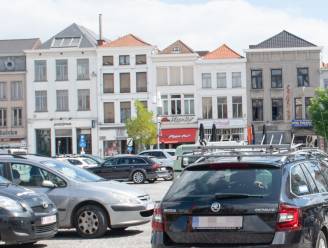 Vechtjassen steken man neer op Markt in Oudenaarde: “Ze maakten rechtsommekeer en stapten rustig weer de Markt over”