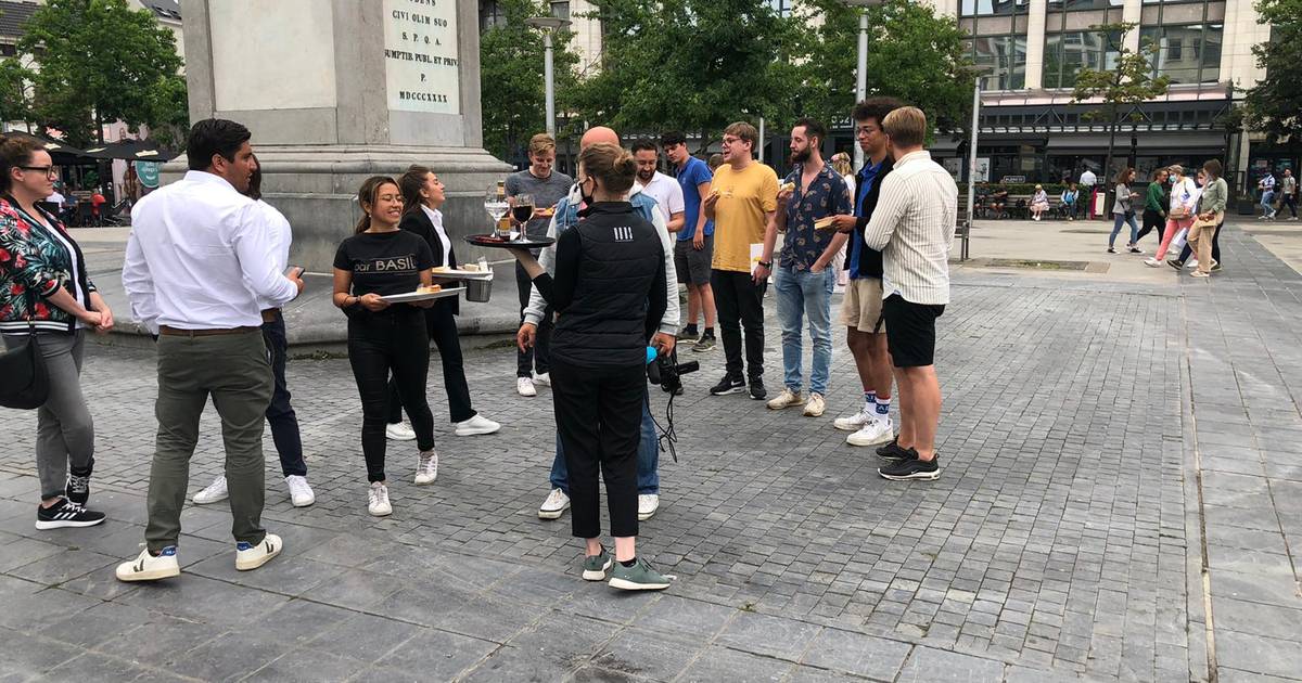 And then there was cake: playful protest of Groenplaats traders against catering stalls on the square |  Antwerp