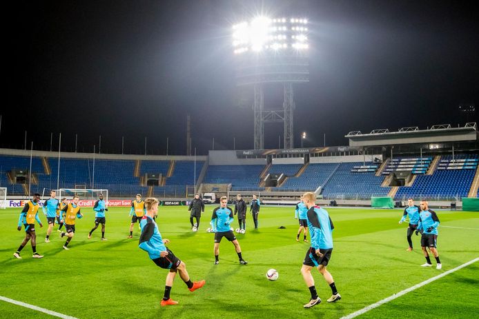 De spelers van AZ trainen in Petrovski, het stadion van Zenit Sint-Petersburg.