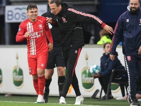 Ugalde bezorgt FC Twente in blessuretijd prachtige uitgangspositie