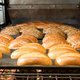In 'ambachtelijk' brood van bakkerij zit vaak meer zout dan is toegestaan