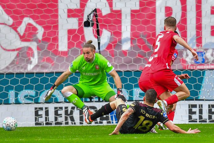 Jens Toornstra maakt er 0-1 van.