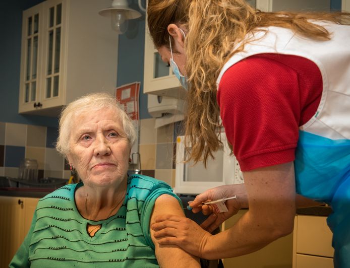 Veel verpleeghuisbewoners kregen eind januari al hun eerste prik, zoals in Vitalis Peppelrode in Eindhoven (archieffoto).