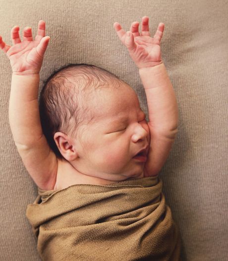 Ouders balen: Anna-Rosa is net een maand te vroeg geboren om dubbele achternaam te mogen