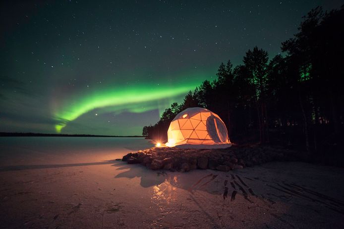 Aurora Domes in Noorwegen, een unieke kampeerervaring om het noorderlicht te gaan zien.