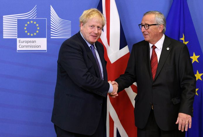 Johnson naast Juncker.