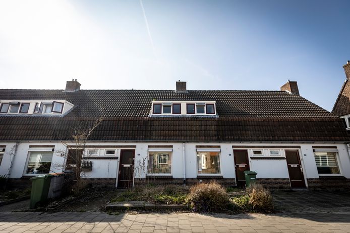 De witte huisjes aan de Geerdinksweg waar vluchtelingen komen. Impressie van de karakteristieke witte huisjes. Aanvankelijk bedoeld om te slopen, nu te renoveren vanwege dat authentieke karakter.