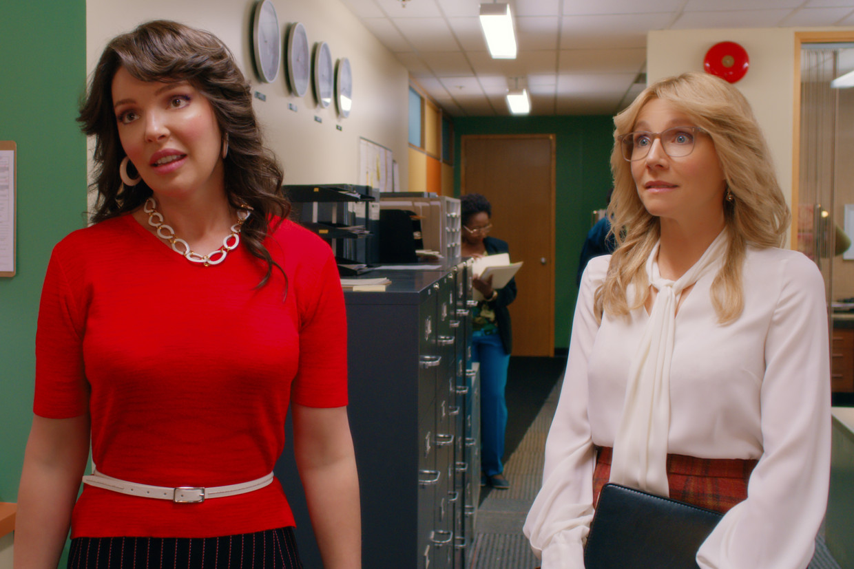 Katherine Heigl en Sarah Chalke als Tully en Kate in ‘Firefly Lane’. Beeld COURTESY OF NETFLIX