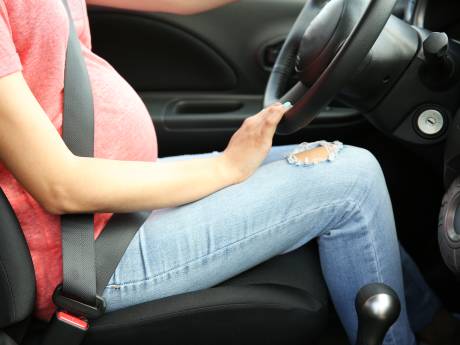 Zwangere vrouw in Texas vecht verkeersboete aan: ‘mijn baby telt als passagier’