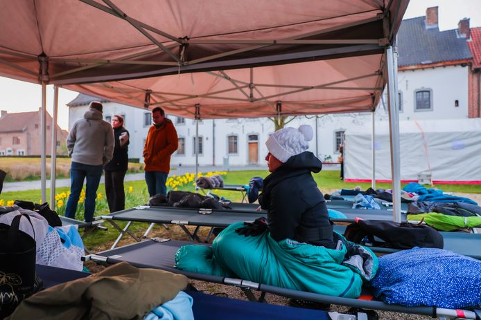 Minister Kitir bracht de nacht buiten door en kreeg het niet warm.