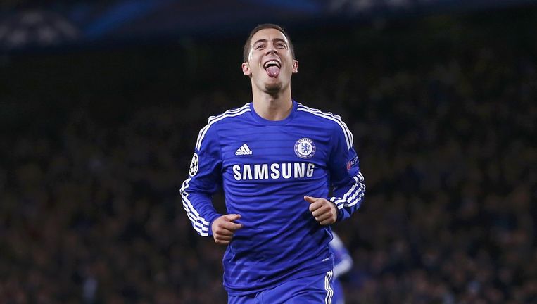 Eden Hazard geniet na een goal in Stamford Bridge. De Chelsea-ster wordt door zijn coach José Mourinho de hemel in geprezen. Beeld Reuters