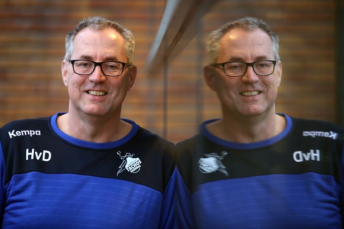Tachos-coach Hans van Dijk gaat volgend seizoen samen met zoon Destin naar Bevo.