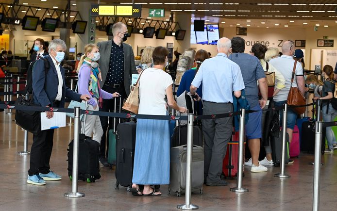 Op Brussels Airport start donderdag de vakantie-uittocht, maar er is nog veel onduidelijkheid rond het coronapaspoort.