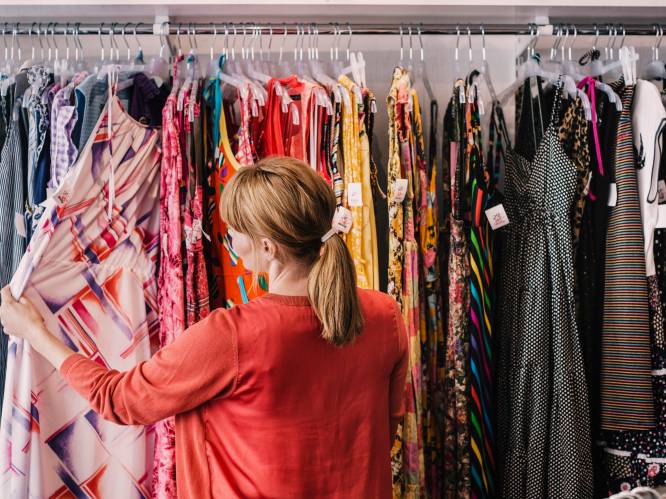 Alles stijgt in prijs, maar kleding (voorlopig) niet. Hoezo? “Wees waakzaam: modemerken doen aan ‘skimpflation’”