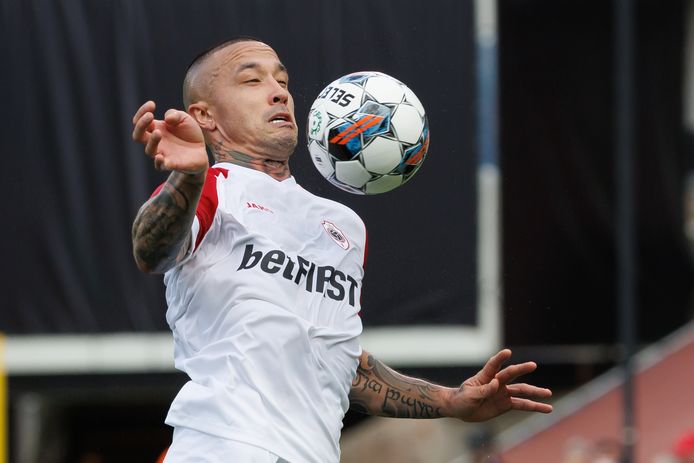 Après un passage mitigé à l'Antwerp, un retour à Cagliari pour Radja Nainggolan?