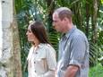 Prins William en Kate Middleton tijdens hun bezoek aan Belize, waar ze tevens te maken kregen met protest.